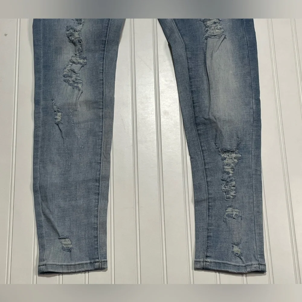 NWOT Surprise High Waist Distressed Jeans size M